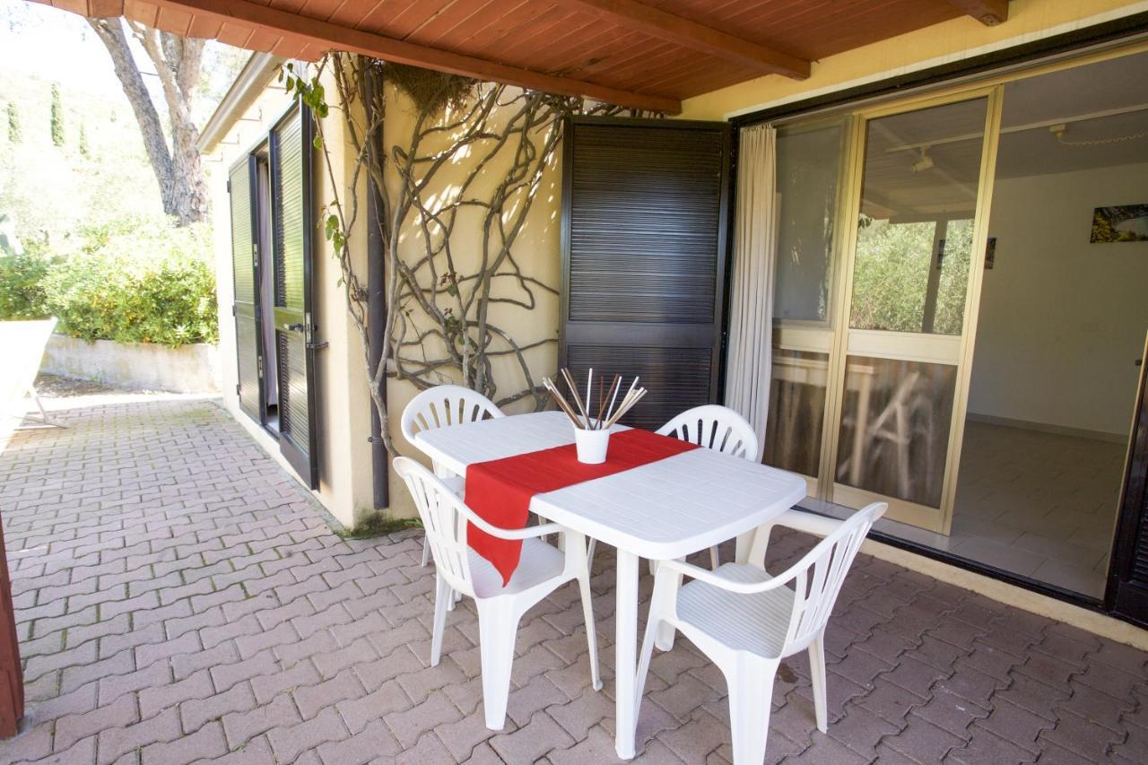 Villa Conti Residence Lacona Pokoj fotografie